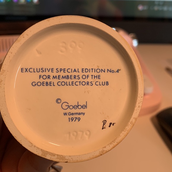 M J Hummel “Valentine Joy” 399 BOY figurine - Picture 2 of 3